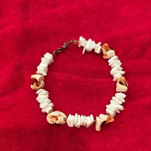 💚 NEW LOWER PRICE 💚~ 
White and Brown Shell Bracelet
